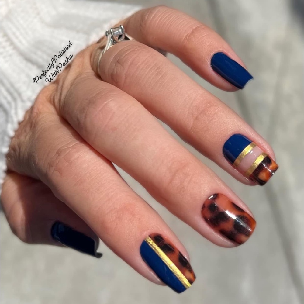 *Exclusive* Color Street: Foreshadow | Deep Navy Blue Solid Fall Winter Classic - Picture 9 of 13